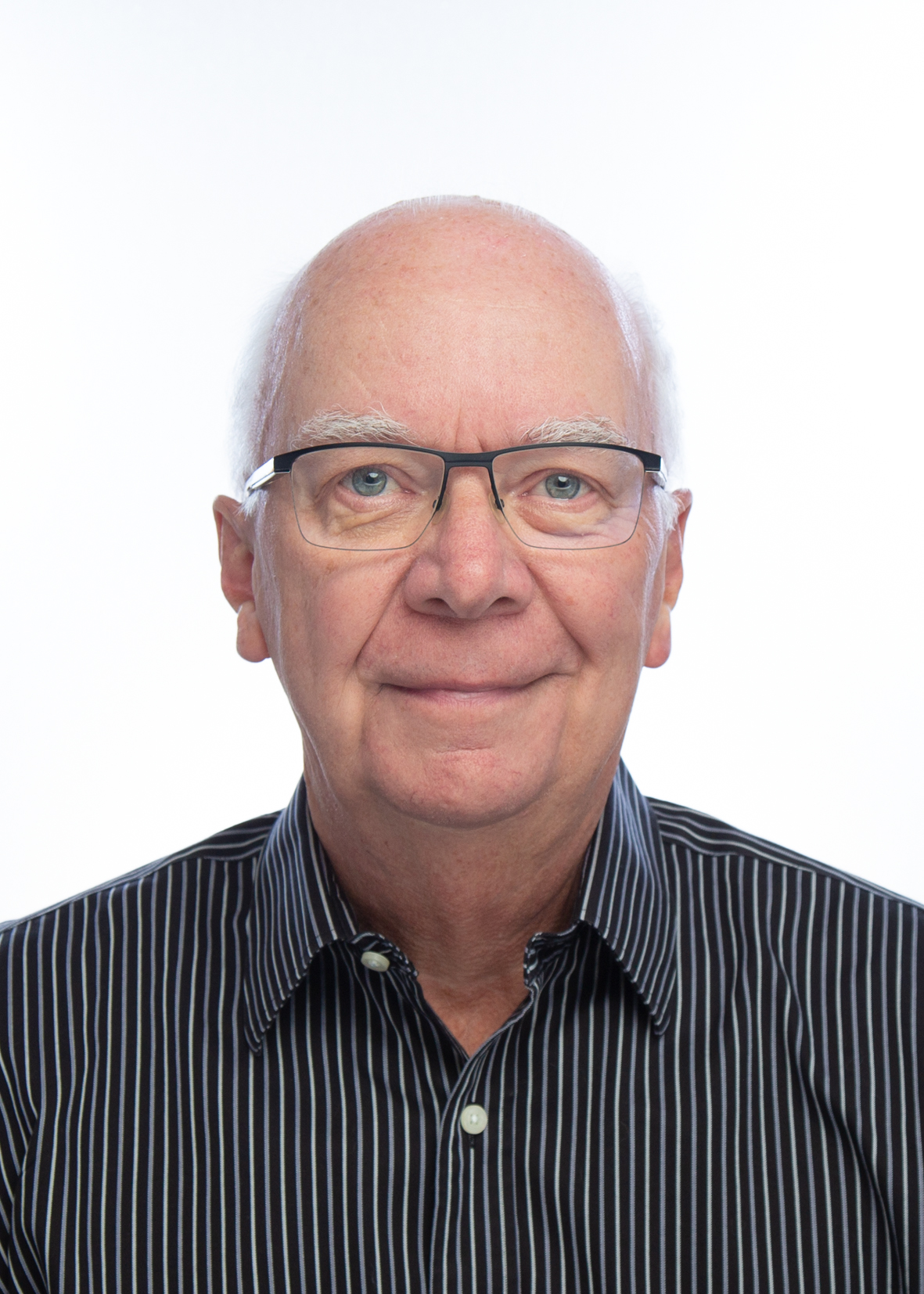 Passport photo with glasses Kingston